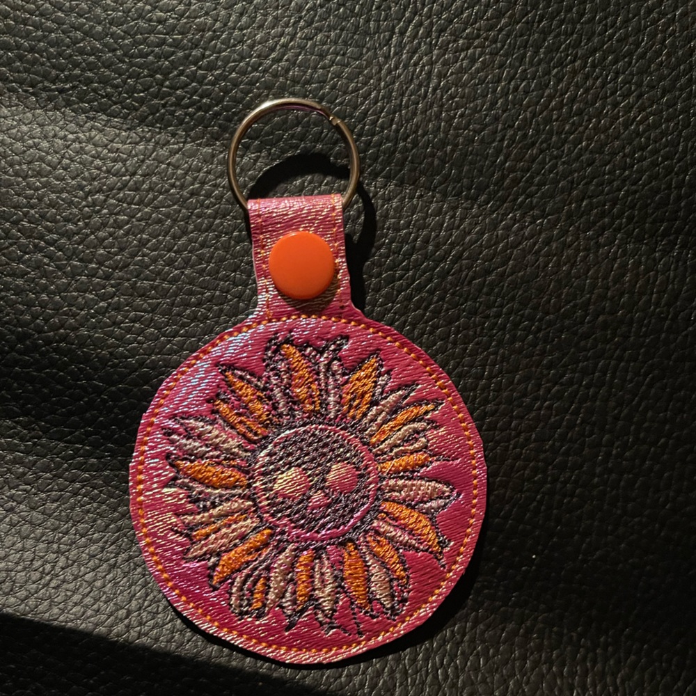Skull sunflower keychain
